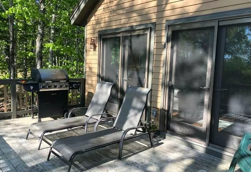 پانسیون Modern House Family Retreat