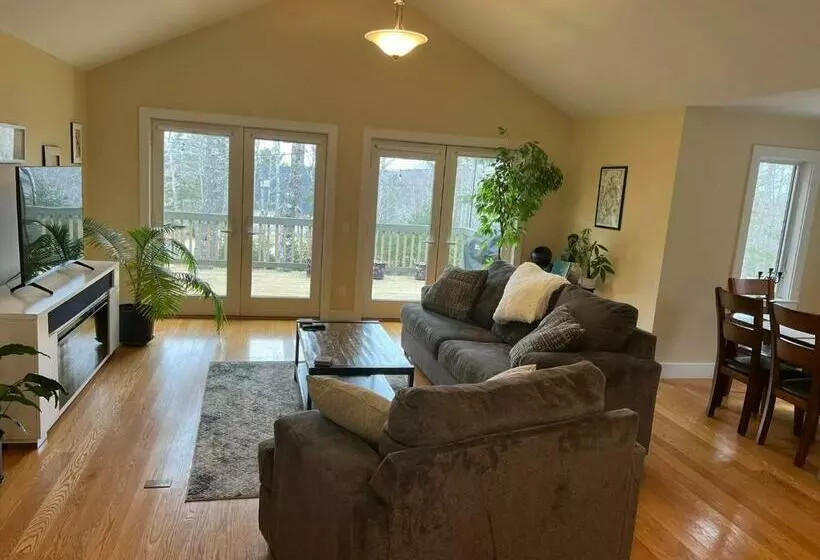 پانسیون Modern House Family Retreat