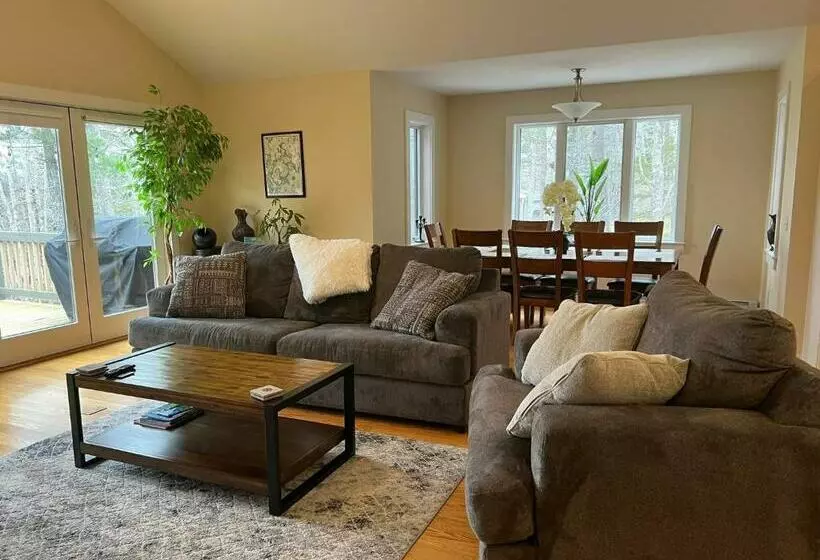 پانسیون Modern House Family Retreat