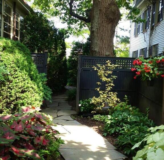 پانسیون Thomas Webster House