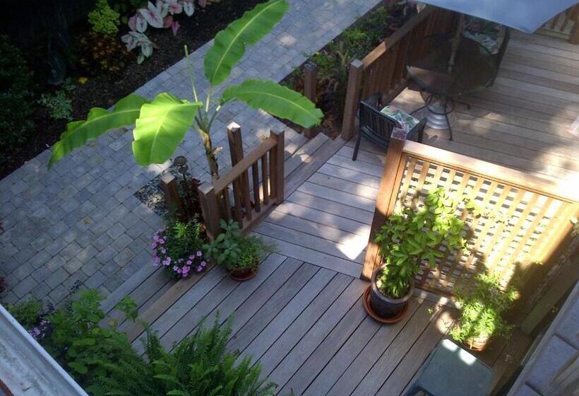 پانسیون Thomas Webster House