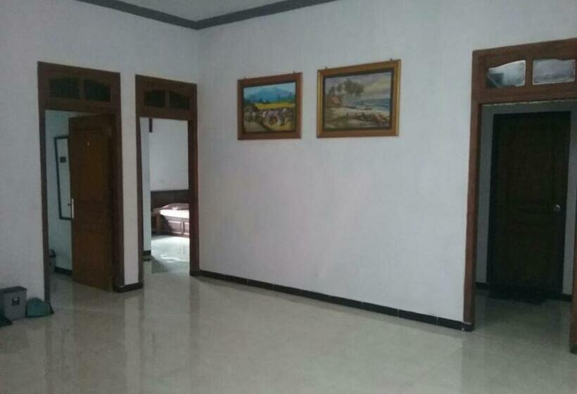 فندق صغير Ngebel Indah