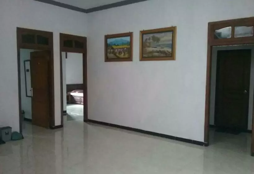 هاستل Ngebel Indah