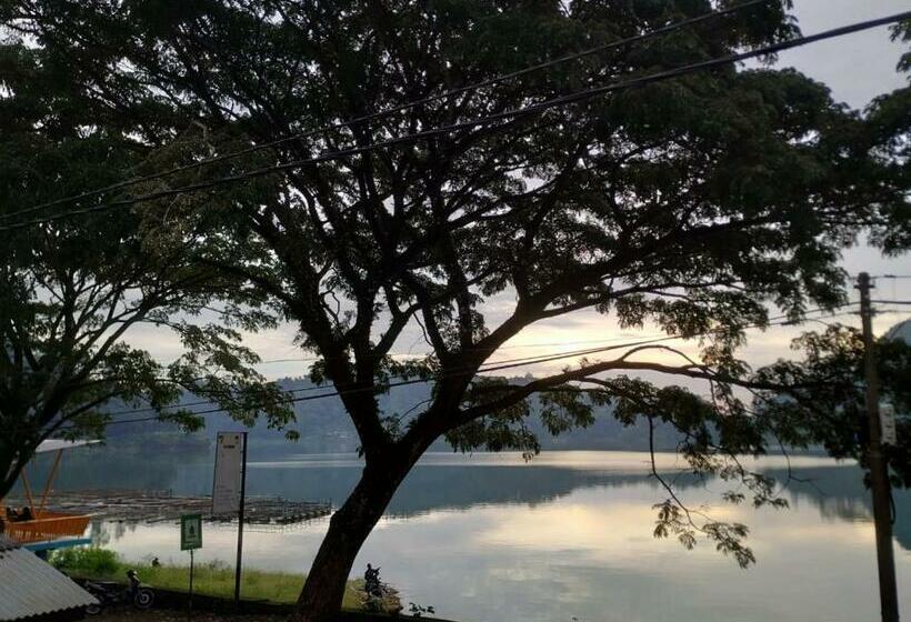 فندق صغير Ngebel Indah