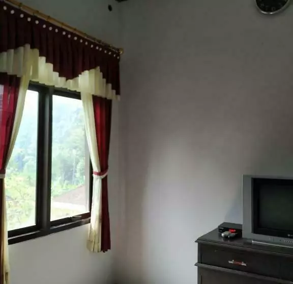 هاستل Ngebel Indah