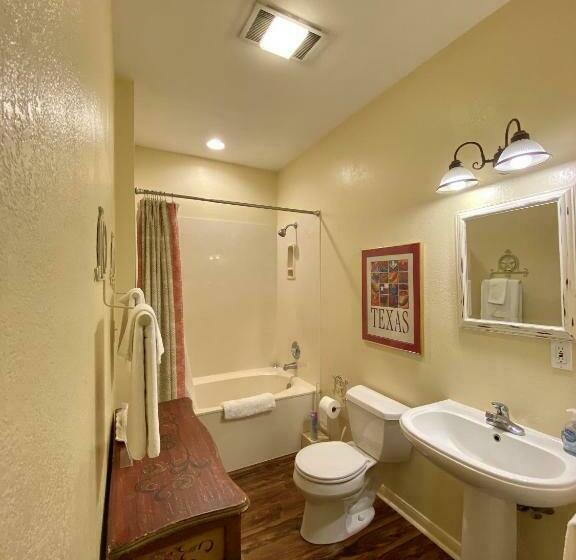 住宿加早餐  Comal Inn