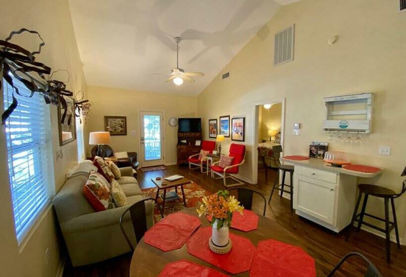 住宿加早餐  Comal Inn