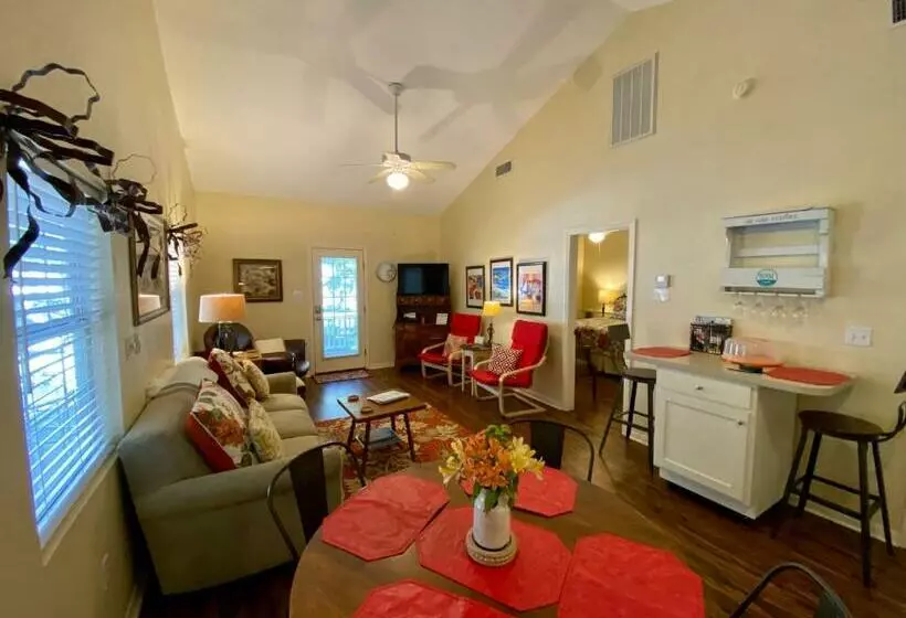 Aamiaismajoitus (B&B) Comal Inn