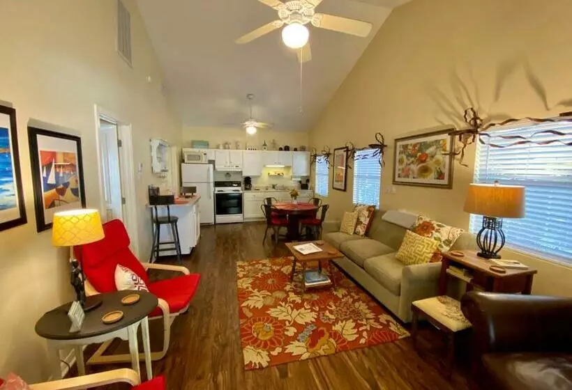 Aamiaismajoitus (B&B) Comal Inn