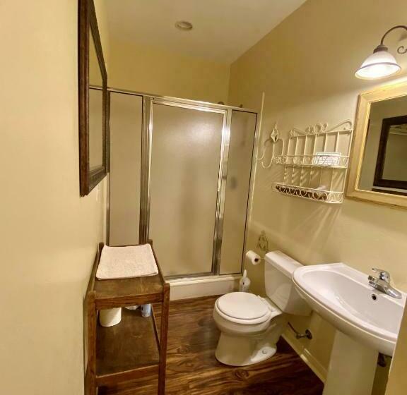 住宿加早餐  Comal Inn