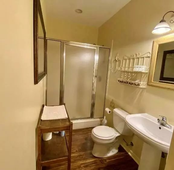 Aamiaismajoitus (B&B) Comal Inn