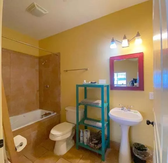 Aamiaismajoitus (B&B) Comal Inn