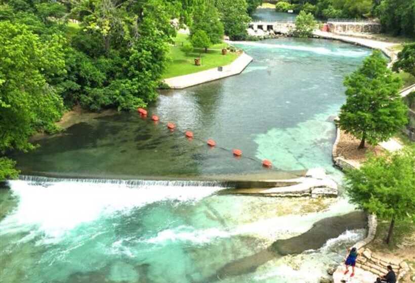 住宿加早餐  Comal Inn