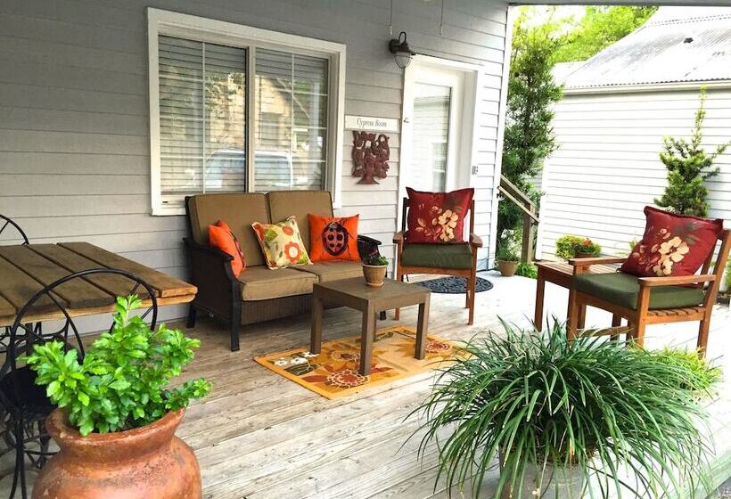 住宿加早餐  Comal Inn