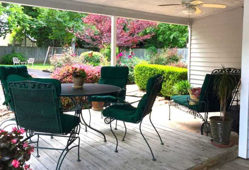 住宿加早餐  Comal Inn