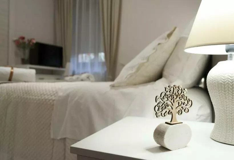 تختخواب و صبحانه L  Albero Di Giada