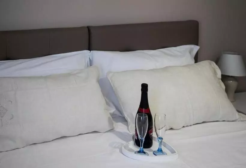 تختخواب و صبحانه L  Albero Di Giada