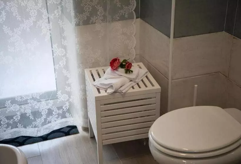 تختخواب و صبحانه L  Albero Di Giada