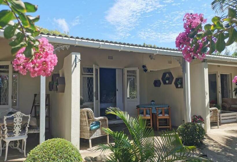 פנסיון Eight Palms