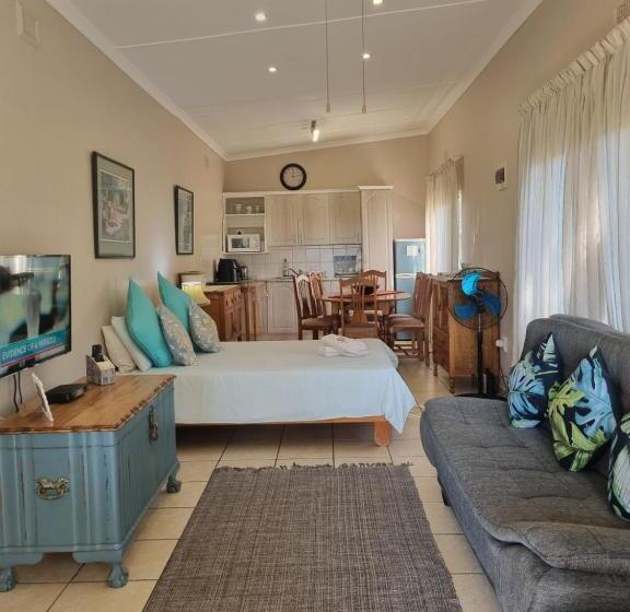 פנסיון Eight Palms