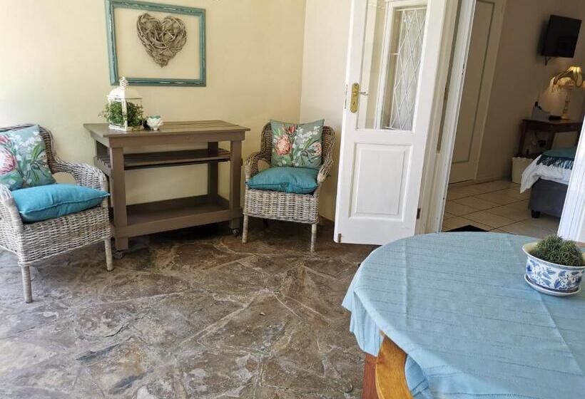 פנסיון Eight Palms