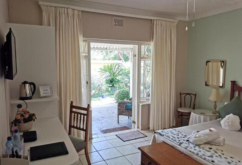 פנסיון Eight Palms