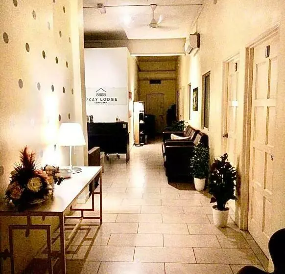 ユースホステル Ozzy Lodge Semporna