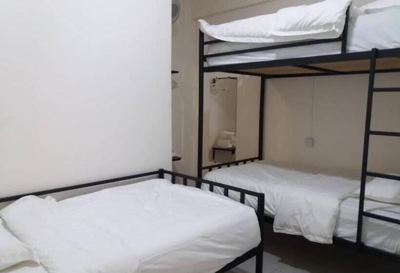 הוסטל Ozzy Lodge Semporna