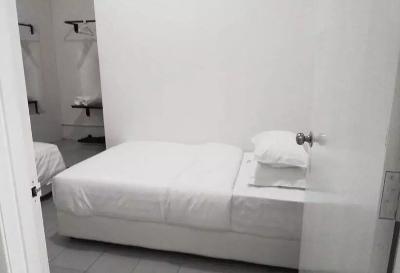 ユースホステル Ozzy Lodge Semporna