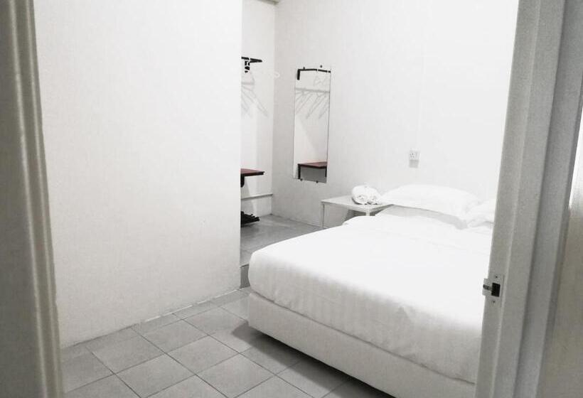 הוסטל Ozzy Lodge Semporna