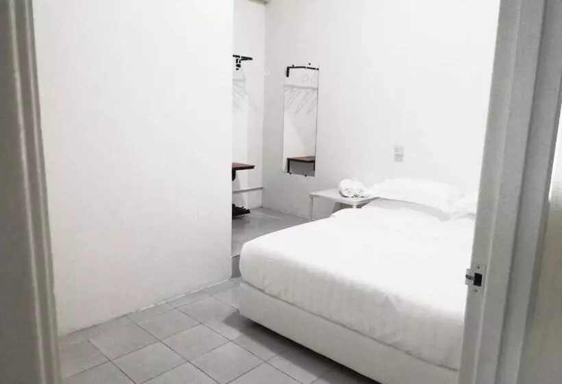 ユースホステル Ozzy Lodge Semporna