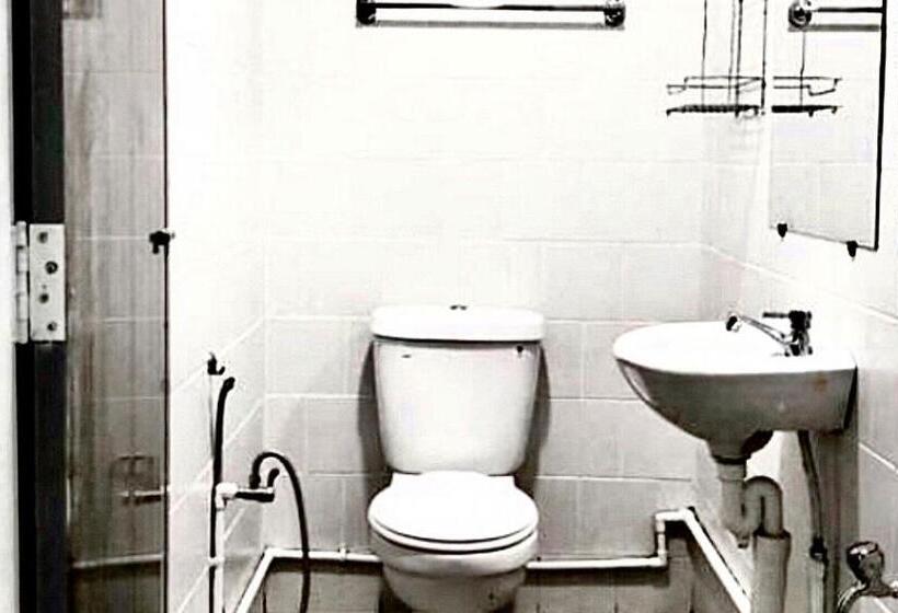 הוסטל Ozzy Lodge Semporna