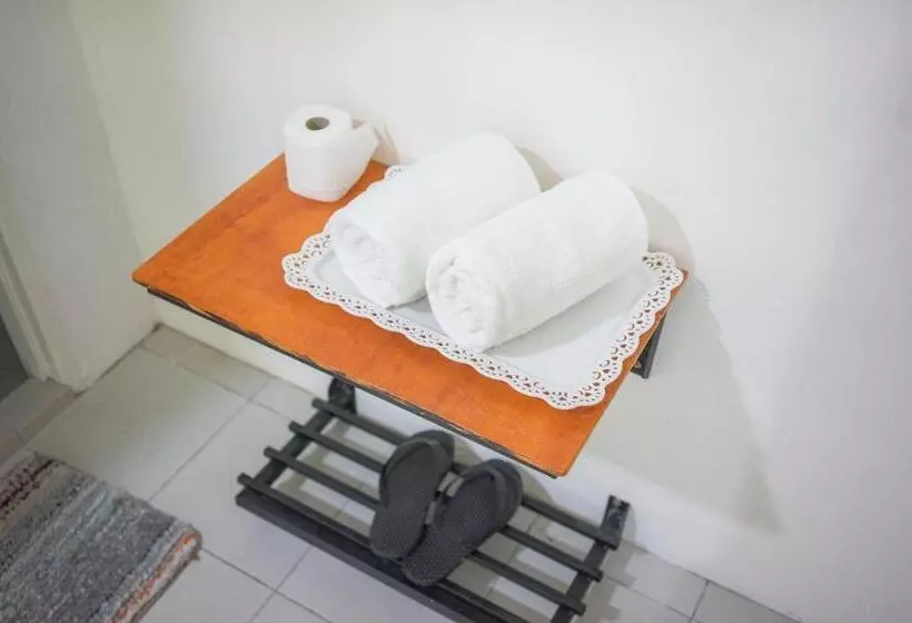 ユースホステル Ozzy Lodge Semporna