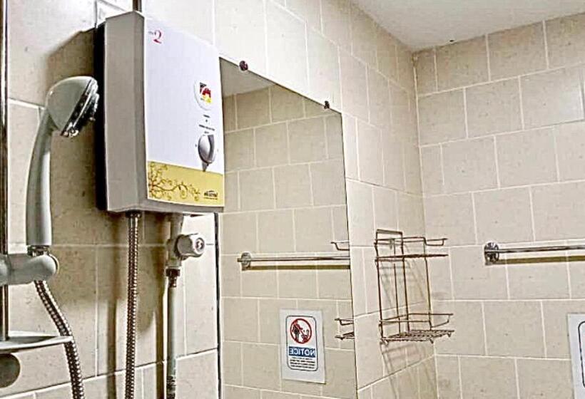 הוסטל Ozzy Lodge Semporna