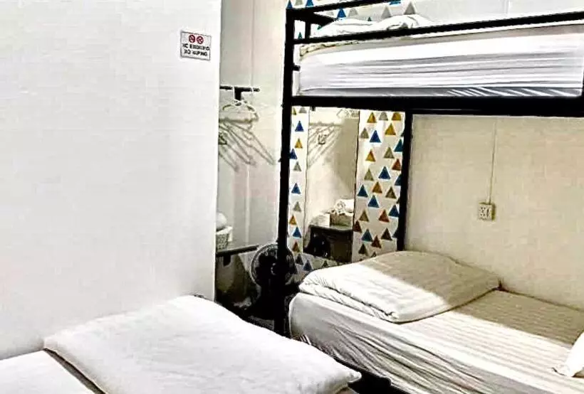 ユースホステル Ozzy Lodge Semporna