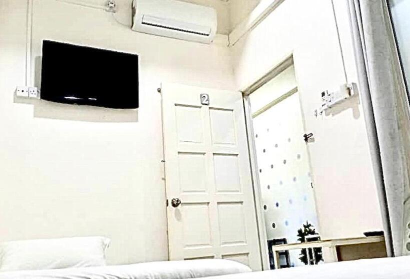 הוסטל Ozzy Lodge Semporna