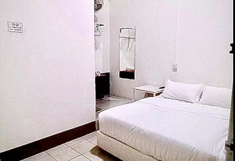 ユースホステル Ozzy Lodge Semporna