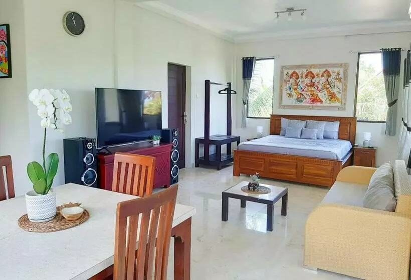 Medewi Manor