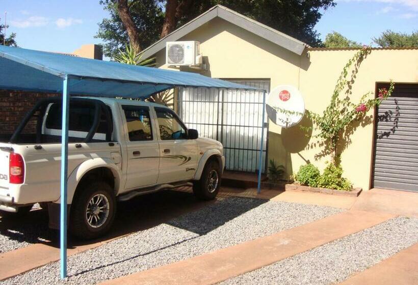 بنسيون Kudu Cottages