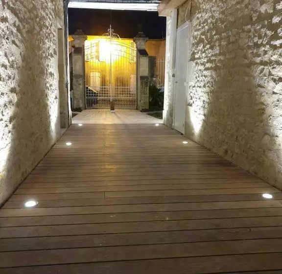 Au Loup Historic Apartments