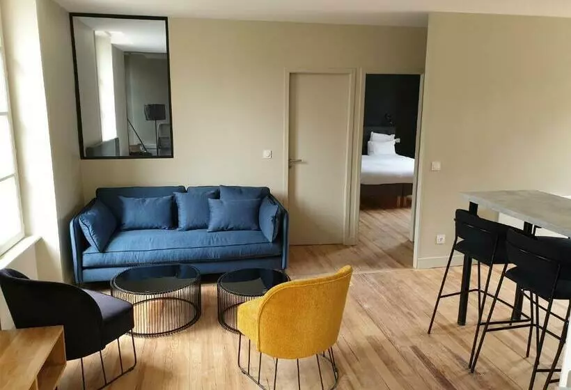 Au Loup Historic Apartments