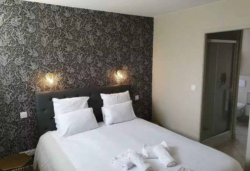 Au Loup Historic Apartments