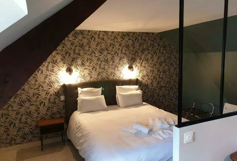 Au Loup Historic Apartments