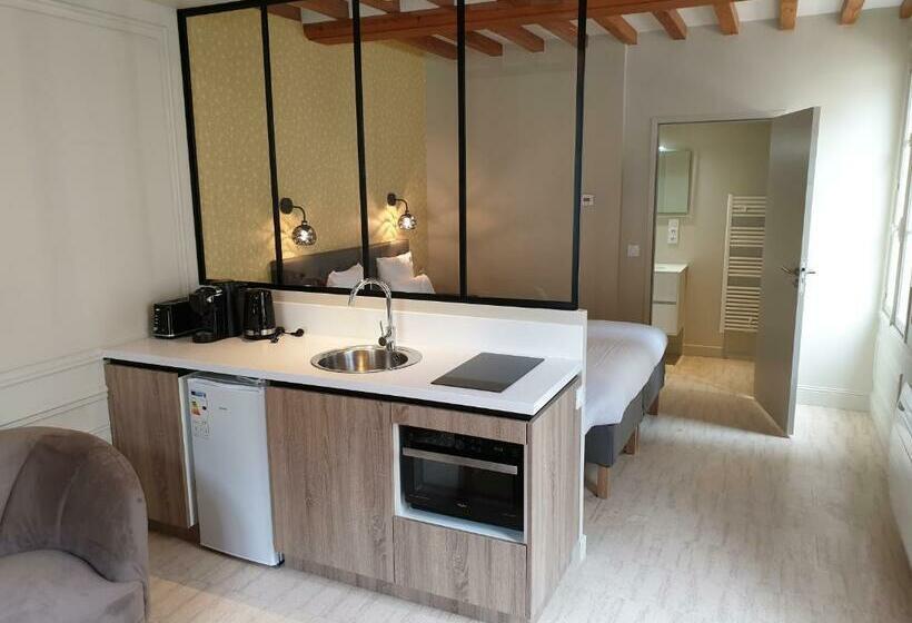 Au Loup Historic Apartments