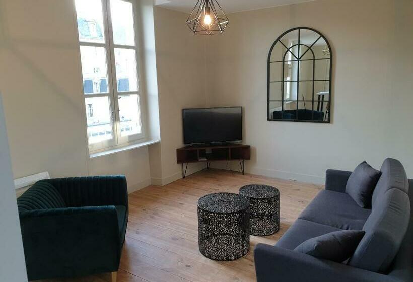 Au Loup Historic Apartments