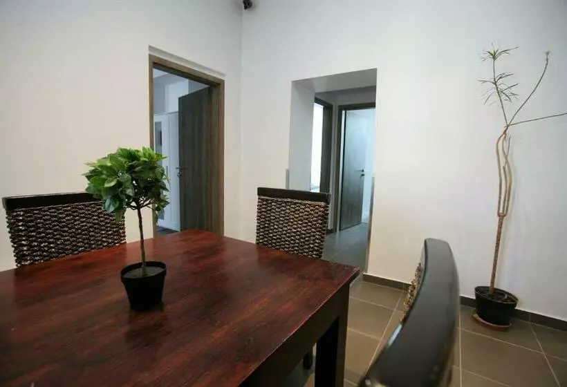 Aamiaismajoitus (B&B) Center Rooms