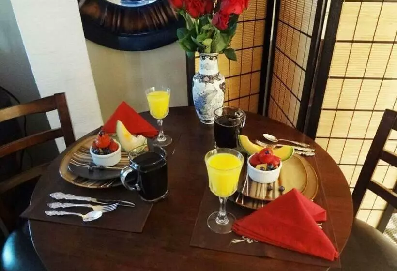 Tradewinds Lodging And Bed & Breakfast