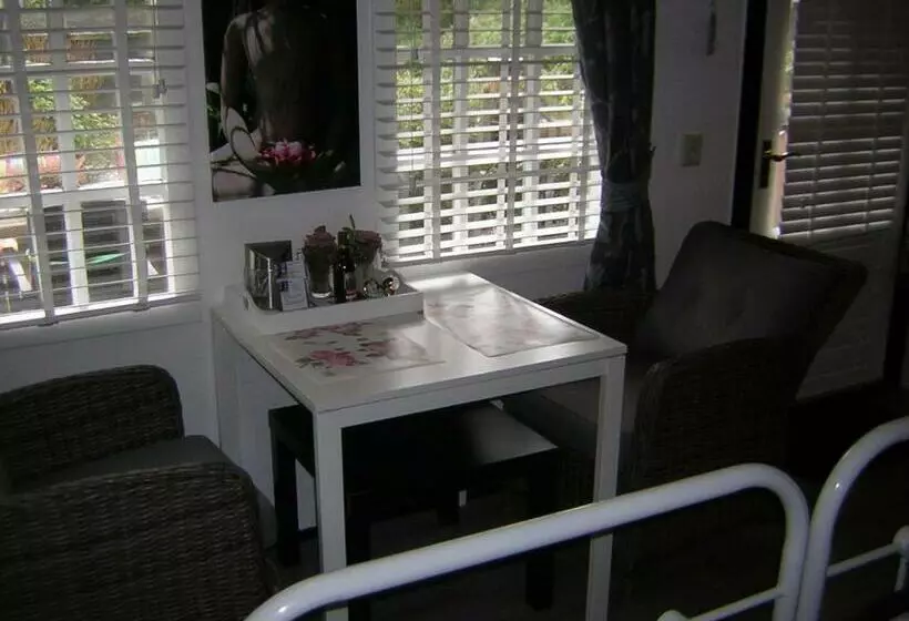 Prive Tuinhuis B&b Elly