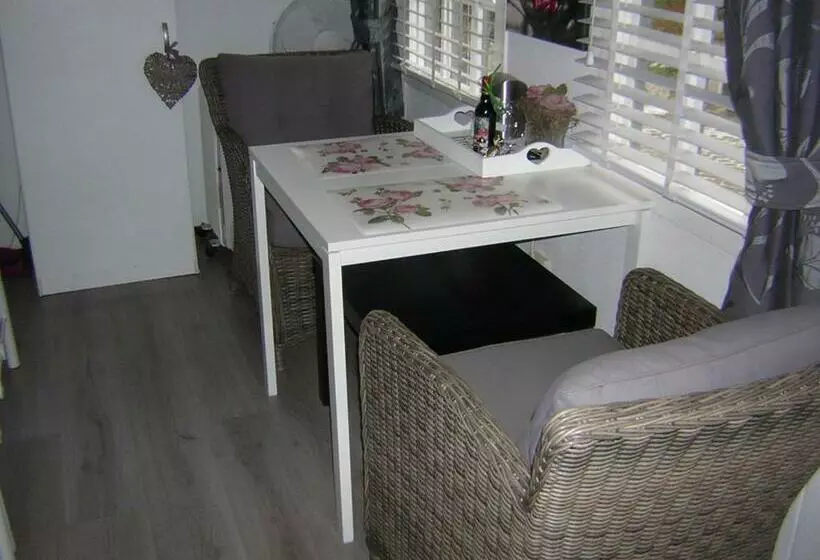 Prive Tuinhuis B&b Elly