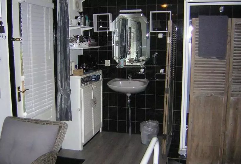 Prive Tuinhuis B&b Elly